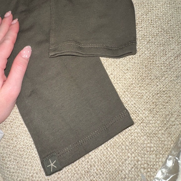 🆕 Barefoot Dreams Malibu Skinny Stretch Pants - Picture 6 of 7